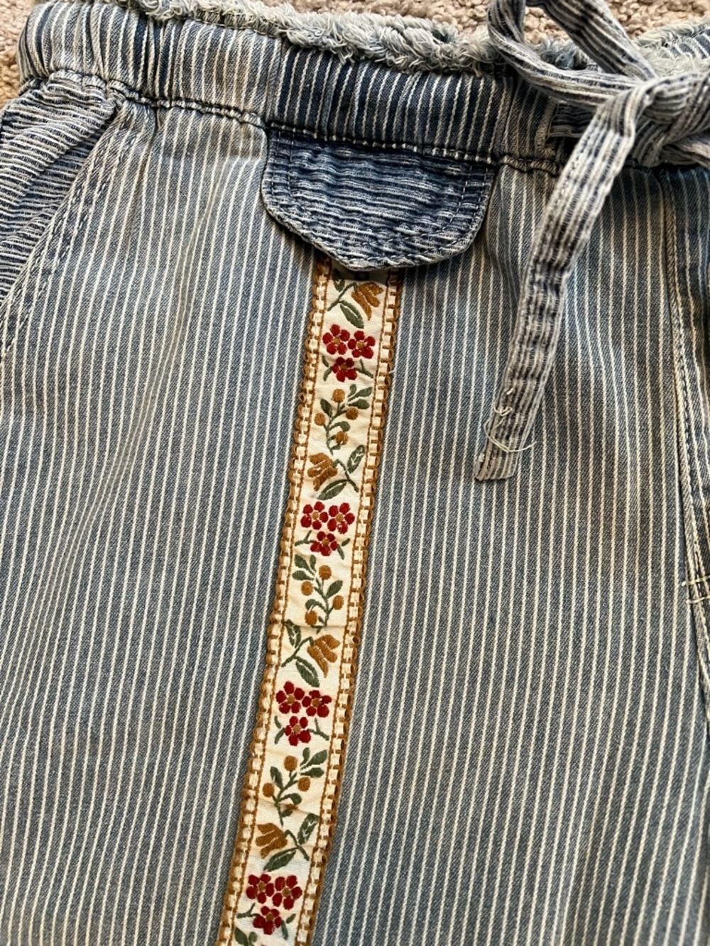 POL Boho Embroidered Wide Leg Pinstriped Jeans M  Floral Festival - Picture 6 of 13